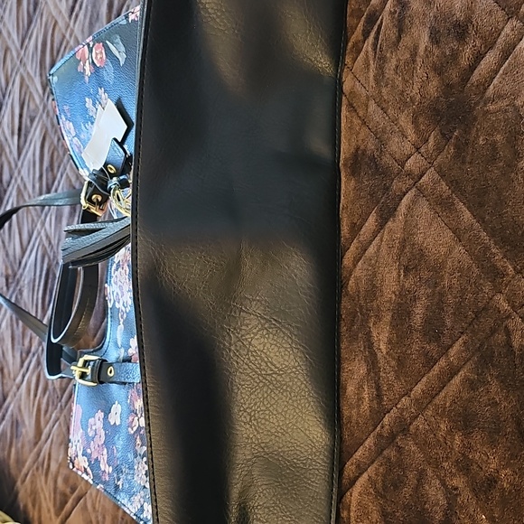 Shoulder Bag {NWT} - Picture 6 of 16